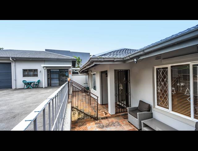 4 BEDROOM FREEHOLD FOR SALE IN HERRWOOD PARK